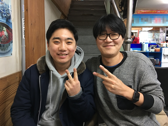 배철완 작가(왼쪽)와 신영우 작가