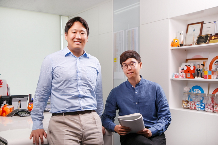 신현성 티몬 의사회 의장(왼쪽)과 유한익 신임 대표