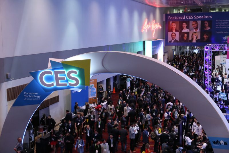 비에 정전에, 데모 사고도…‘CES 2018’에서 생긴 일