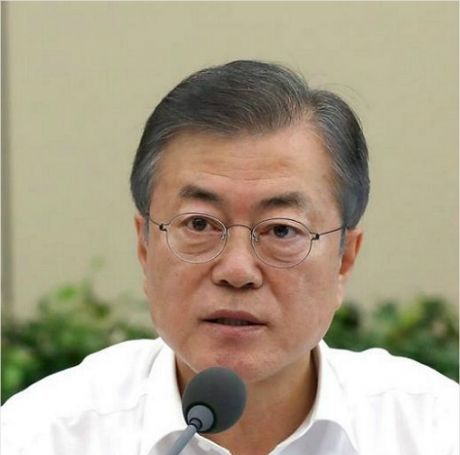 문재인 대통령, 은산분리 완화 방침 분명히 했다