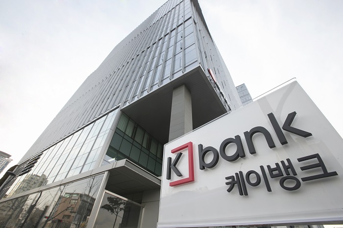 케이뱅크의 카카오뱅크 따라잡기 전략
