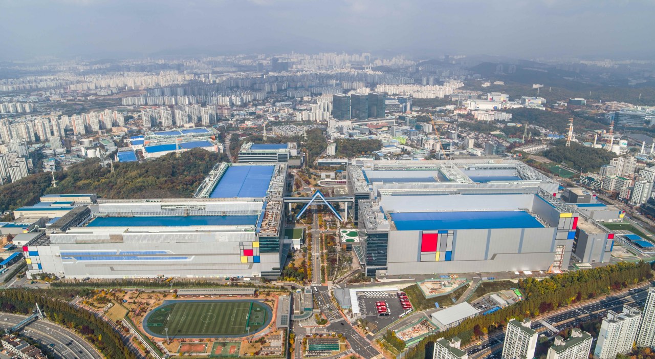 반도체 불황에 실적도 따라 하락한 삼성