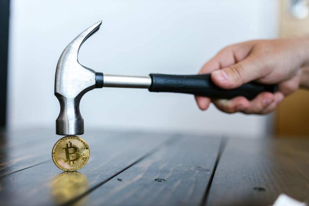가상자산 사고는 거래소 밖에서 일어나는데, 법규제는 거래소만…