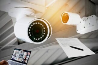 얼굴 캡처한 줌 회의 화면, 흐릿한 CCTV 공유 괜찮을까?