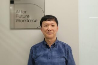 “코딩 몰라도 실무에서 쓸 수 있는 AI 가르쳐야”