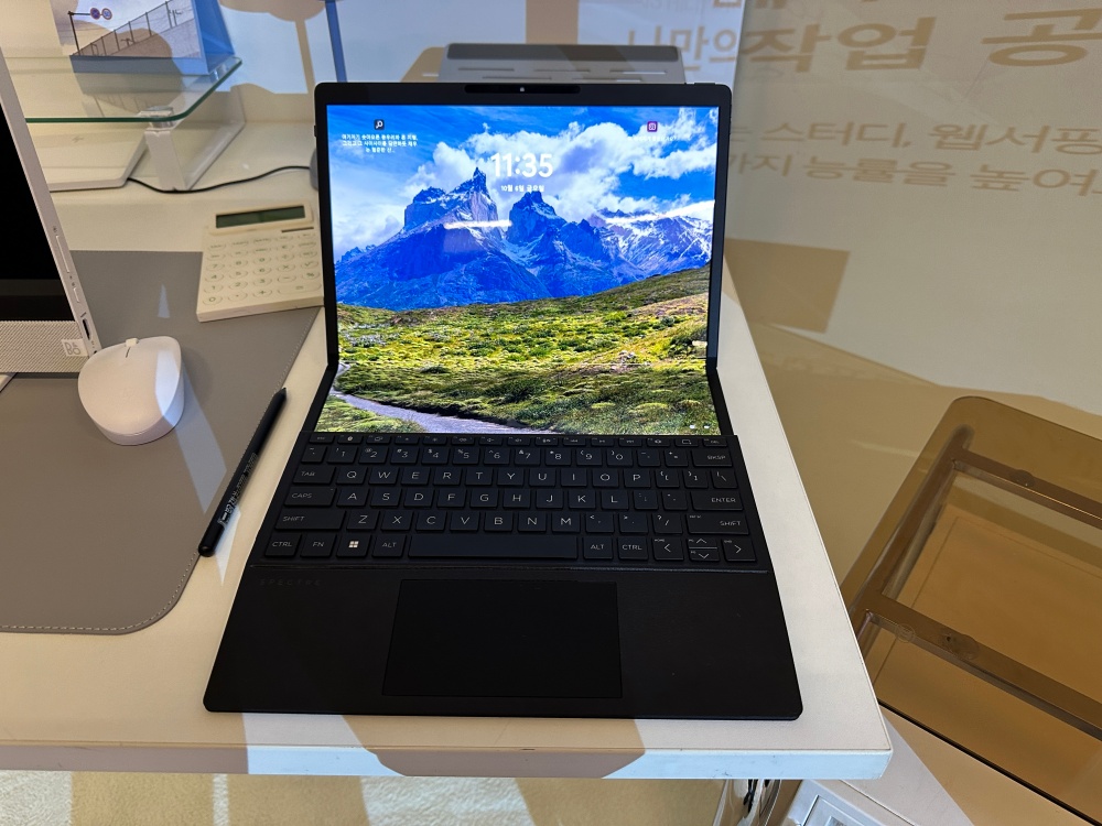 HP, 휴대용 올인원 데스크톱 엔비 무브와 폴더블 랩톱 스펙터 폴더블 발표
