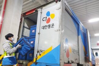 CJ대한통운, 수액 1위 JW중외제약 의약품 나른다
