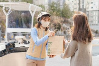[커머스BN] 야쿠르트 아줌마, 음식 배달하게 될까?…hy, 배달앱 시장에 도전장