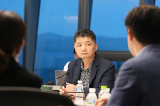 김범수 “불법 승인 없어, 너무 답답”…변호인-검찰, ‘평화적으로’ 정반대 해석
