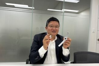 [바스리] 요양보호사 1명 당 노인 28명 시대, ‘제론엑스’가 제시한 해결법
