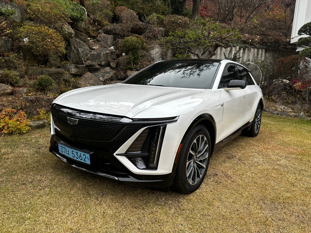 캐딜락 첫 EV 리릭 시승기