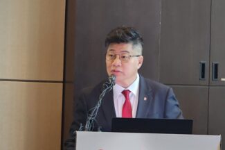 IPO 준비하는 롯데글로벌로지스, 집토끼-산토끼 둘다 잡을 계획은?