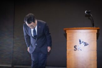 소비자원 “SKT, 해킹사고 피해자에 1인당 10만원씩 보상”