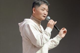 2년 만에 공식 석상 나온 카카오 김범수 “지금은 누구나 상상한 것을 직접 구현하는 것이 가능한 때”