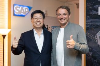 SAP-폭스콘, AI 기반 제조 및 공급망 파트너십 발표