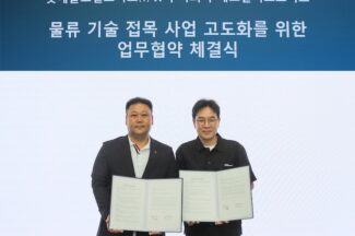 롯데글로벌로지스, AI 기반 웨어러블 로봇 상용화 나선다.
